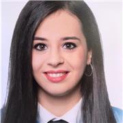 Licenciada en Educación Infantil, puedo impartir clases en esta etapa e incluso asignaturas de inglés, lengua, matemáticas... Para un nivel de ESO